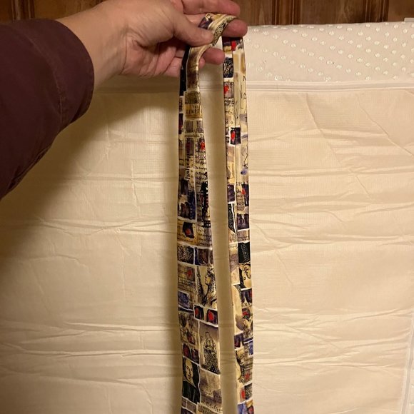 Nice Silk Shakespeare Tie - Picture 4 of 4